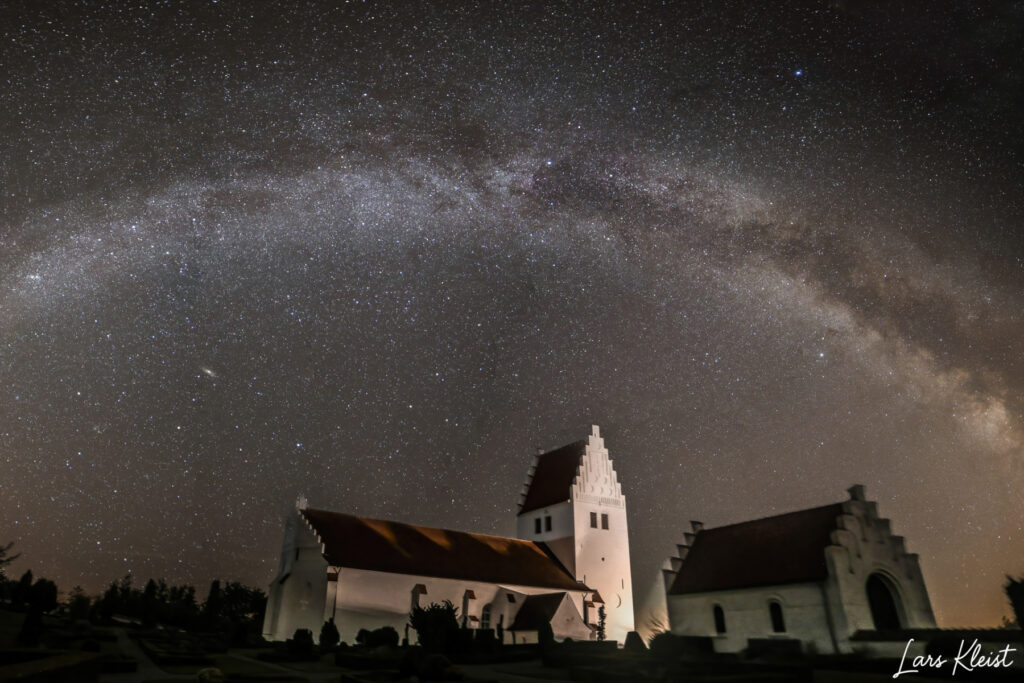 Fanefjord Kirke med fuld mælkevej
