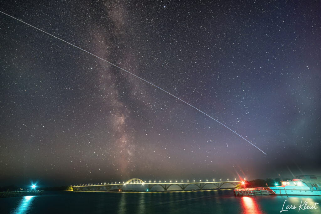 Mønbroen med mælkevej og ISS