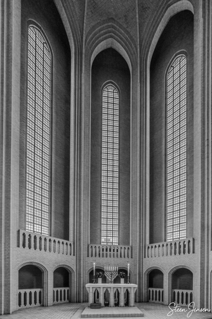 Grundtvigs Kirke alter - s/h højformat